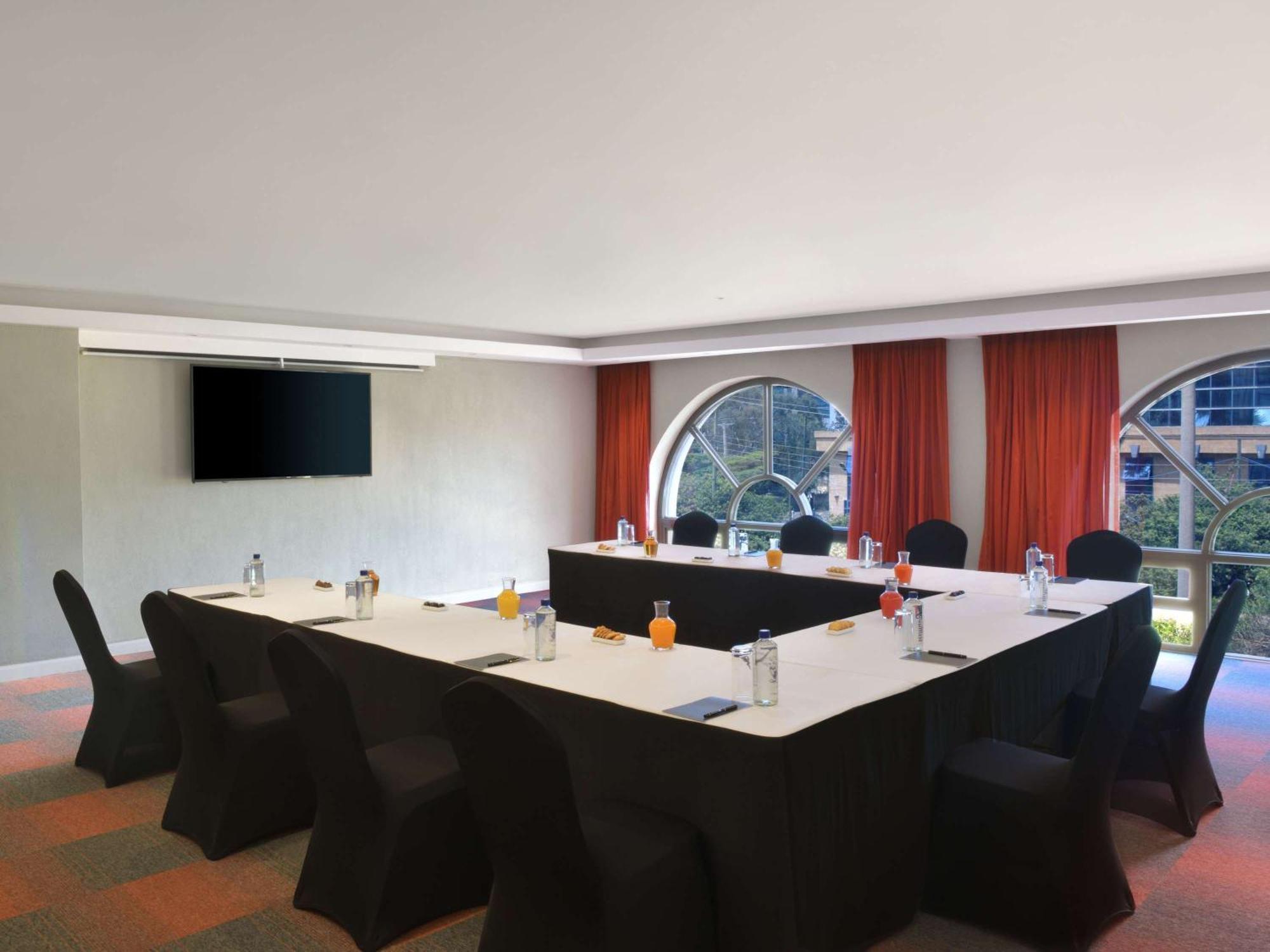 Pullman Nairobi Upper Hill Hotel Exterior photo